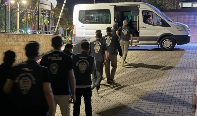 Manisa merkezli 12 ilde yatırım ve fon dolandırıcılığı yapan çeteye operasyon: 21 gözaltı