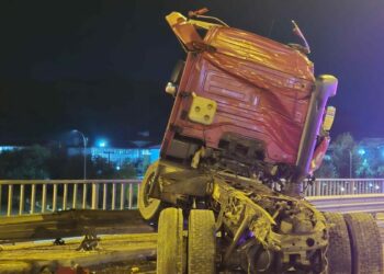 4 aracın karıştığı zincirleme kazada 1'i ağır 6 yaralı