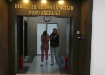 Hırsızlık şüphelisi kaçarken bindiği otobüste yakalandı