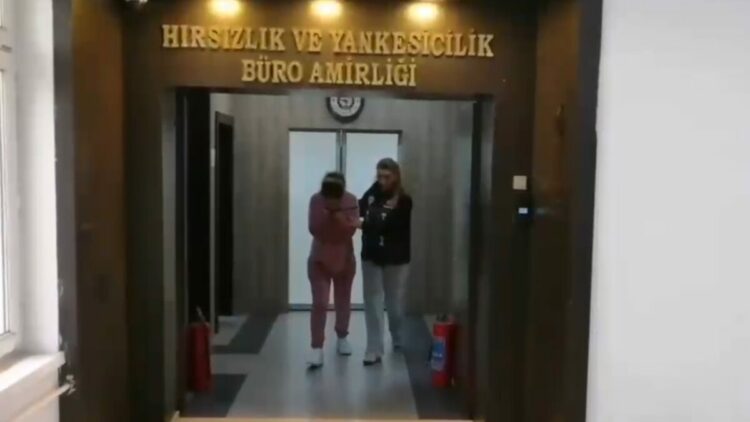 Hırsızlık şüphelisi kaçarken bindiği otobüste yakalandı