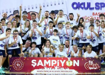 Namağlup Türkiye şampiyonu devlet okulu basketbol takımı, yeni sezon için sahada