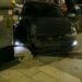 Kaldırıma çıkan otomobilin sürücüsü yaralandı