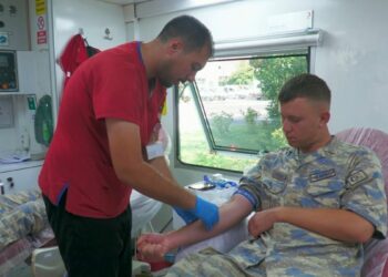 Hava Kuvvetleri Karargahı personelinden Kızılay'a kan bağışı