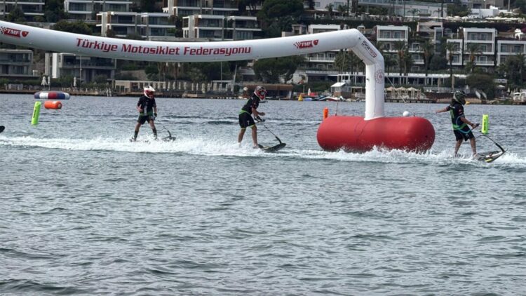 Bodrum’da su jeti ve motosurf yarışları nefes kesti