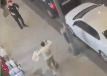 Esenler'de polise bıçakla saldırdığı öne sürülen şüpheli, bacağından vuruldu