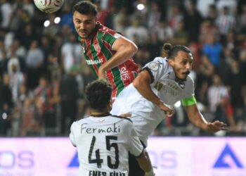 Gaziemirspor dolu dizgin