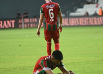 Karşıyaka futbolda dağıldı