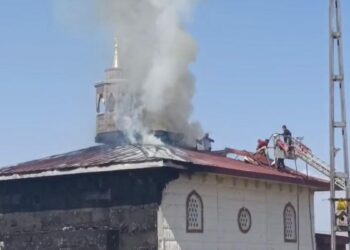 Ağrı Şehir Mezarlığı'ndaki camide yangın