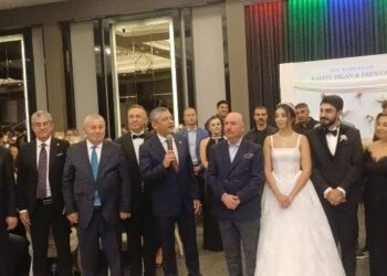 Özgür Özel, Çorum'da düğüne katıldı