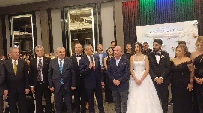 Özgür Özel, Çorum'da düğüne katıldı
