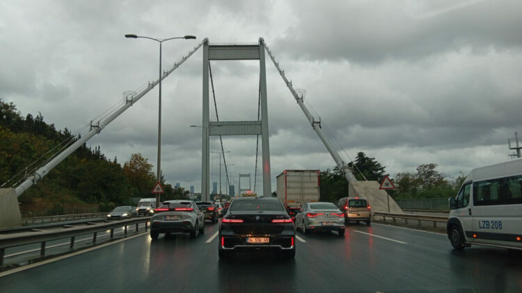 İstanbul'da haftanın ilk iş günü trafik yoğunluğu oluştu