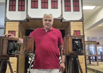 Fotoğrafçı babasından kalan 100 yıllık makinelerin tamiri için Almanya'dan Malatya'ya geldi