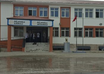 Öğrenci, okula tüfekle geldi