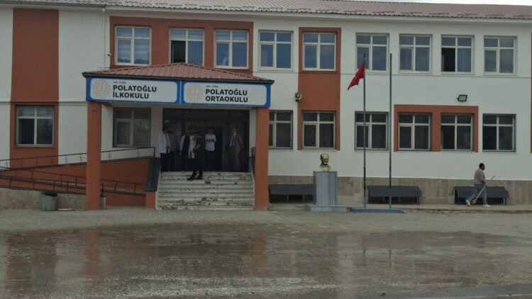 Öğrenci, okula tüfekle geldi