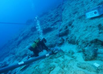 Akdeniz’de 2100 yıllık gemi batığından antik sofra takımı çıkarıldı
