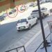 Motosikletiyle park halindeki otomobilin açılan kapısına çarpıp kamyonun altında kalan sürücü öldü