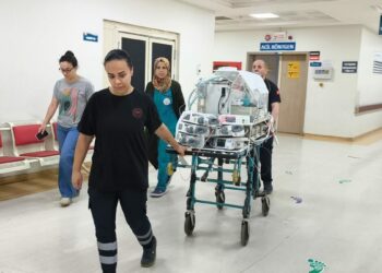 Siirt’te 8 günlük bebek, ambulans uçakla Ankara'ya sevk edildi