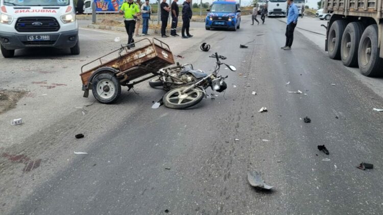 TIR ile çarpışan sepetli motosikletin sürücüsü öldü