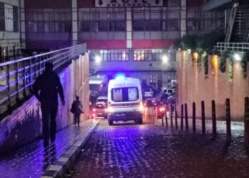 Zonguldak’ta kömür silosuna düşen işçi ağır yaralandı