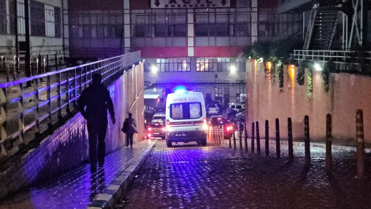 Zonguldak’ta kömür silosuna düşen işçi ağır yaralandı