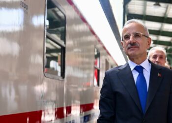 Turistik Karaelmas Ekspresi yeniden raylara iniyor