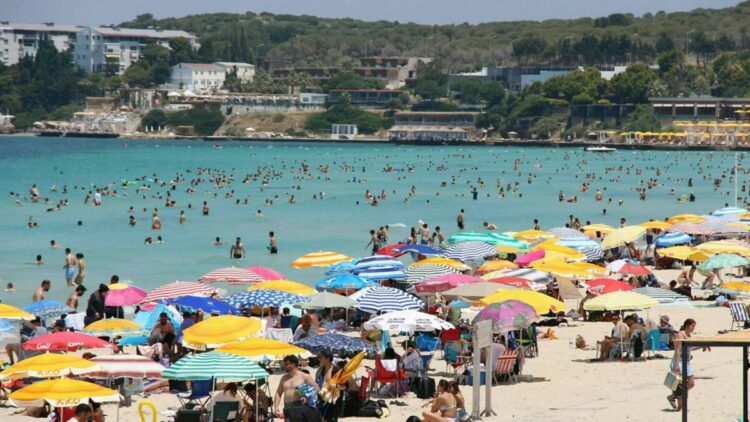 Çeşme'de tesislerde doluluk yüzde 90'ı aştı, hedef kış sezonunu canlandırmak