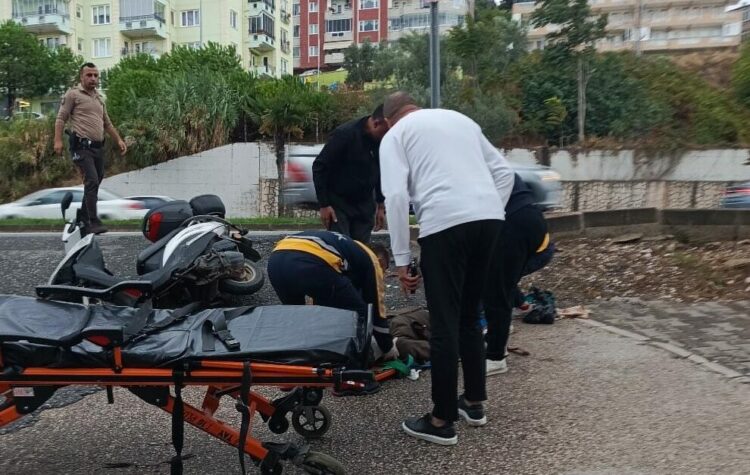 Bursa'da devrilen motosikletin sürücüsü ağır yaralandı