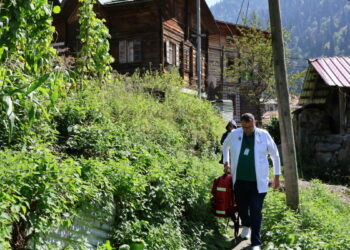 109 yaşındaki Sabriye Gündoğdu’ya yayla evinde muayene