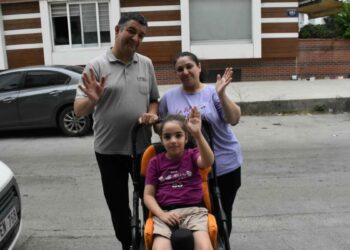 Serebral palsili Yağmur'un tek hayali arkadaşları gibi yürüyebilmek