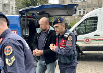 Evden para ve altın çalan şüpheli yakalandı