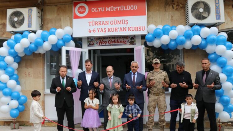 Akademik başarı ödülüyle annesi adına Kur'an kursu yaptırdı