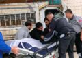 Geri dönüşüm malzemesi yüklediği kamyonetten düşüp yaralandı
