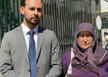 Konut vaadiyle dolandırıcılık iddiasına suç duyurusu; ‘Pazarda kuru ekmek yiyerek biriktirdim’