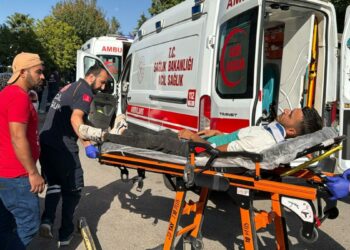 Tarım işçilerini taşıyan minibüs devrildi; 12 yaralı