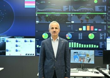 Bakan Uraloğlu Türkiye’nin mobil ve internet abone sayılarını açıkladı