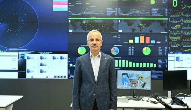 Bakan Uraloğlu Türkiye’nin mobil ve internet abone sayılarını açıkladı