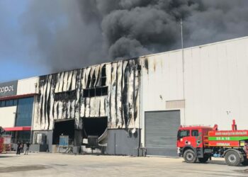 Mersin'de temizlik malzemesi üretim tesisinde yangın