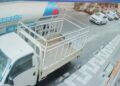 Bağcılar’da yokuştan kayan su tankeri otomobile ve elektrik direğine çarparak durabildi