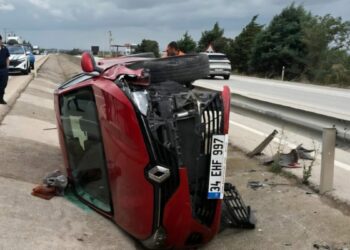 Bursa'da otomobil yol kenarındaki kanala düştü : 1 yaralı