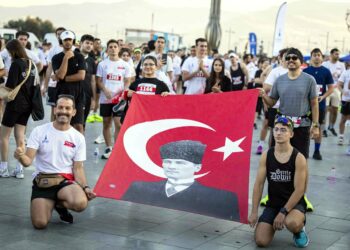 İzmir'de 9 Eylül coşkusu yarı maratonla taçlandı