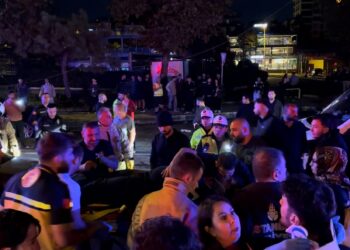 Maltepe’de iki otomobil çarpıştı: 2’si ağır 11 yaralı