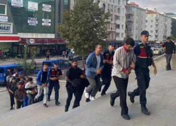 Hesaplarında 2,3 milyar liralık hareketlilik olan yasa dışı bahis şüphelilerine operasyon: 14 gözaltı
