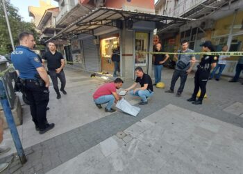 Kuyumcu dükkanında silahlı soygun girişimi: 2 yaralı