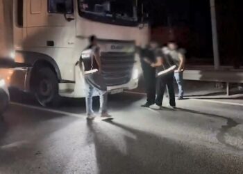 İstanbul’da TIR’ın yakıt tankında 224 kilo sıvı metamfetamin ele geçirildi