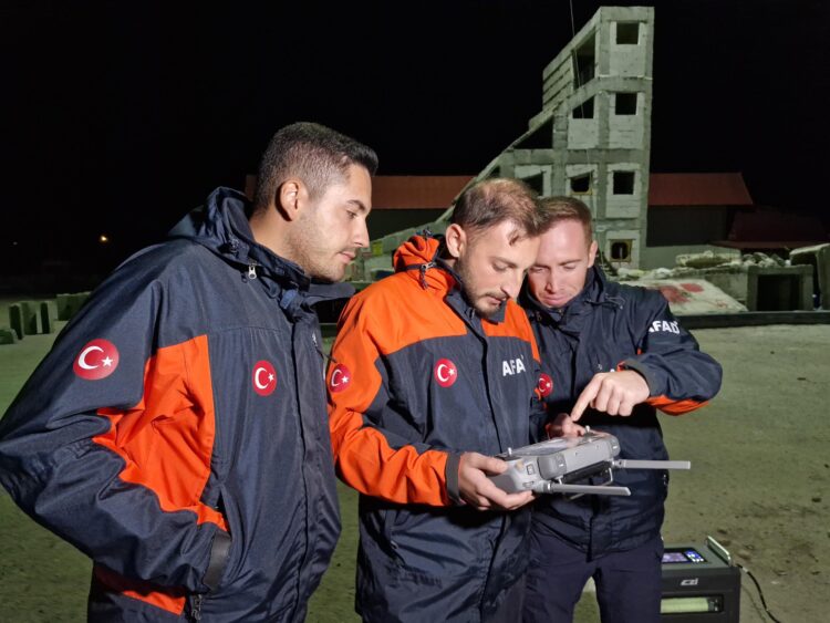AFAD'ın hava operasyon kabiliyeti güçleniyor: 20 birliğe aydınlatma dronu