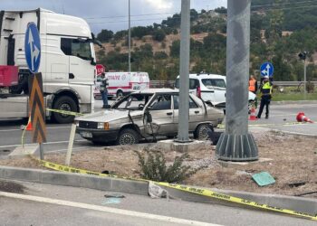 Çanakkale'de yolcu otobüsüyle otomobil çarpıştı; 2 ölü