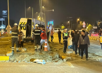 Düğünden dönen minibüs ile hafif ticari araç çarpıştı; 21 yaralı