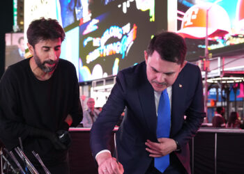 Times Meydanı'nda hem ebru sanatı hem COP31 tanıtımı yapıldı