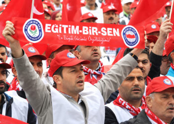 Eğitim-Bir-Sen’den MEB’e uyarı: "Sorunları halı altına süpürmeyin, kalıcı çözüm getirin"