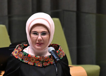 Emine Erdoğan'dan sıfır atık mesajı: "Birincil meselemiz, kullan-at kültüründen uzaklaşmak olmalı"